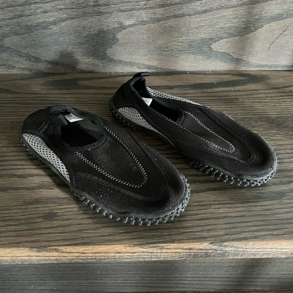 Kids water shoe brand new sz 13 retail $59